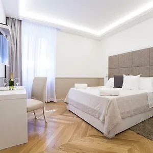Margherita 3*, Roma Italia
